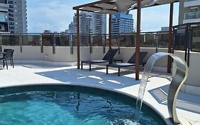 Lindo Flat no Edifício Cosmopolitan, com GARAGEM e PISCINA